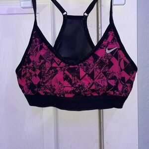 Cute pink and black Nike sports bra. Comfy and good for sports.